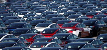Tesla retira del mercado 135,000 vehículos por fallas de seguridad