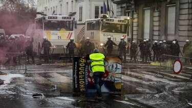 Primer juicio en Francia a un policía por la violencia contra los ‘chalecos amarillos’