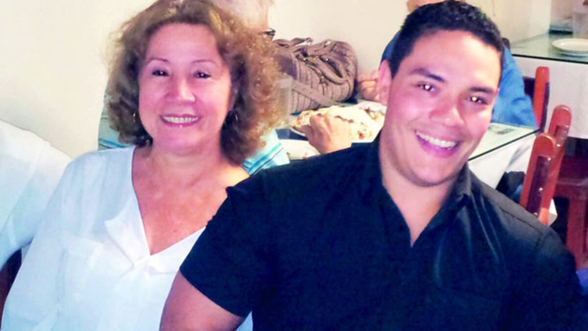 Ana Victoria Ríos junto a su hijo José Baltazar Rengifo Ríos en la celebración de su último cumpleaños. CORTESÍA