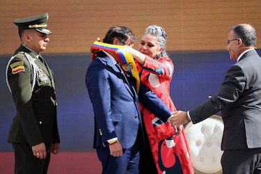 Gustavo Petro es investido como primer presidente de izquierda en la historia de Colombia