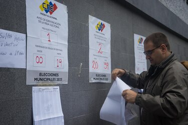 Abren los centros de votación para comicios municipales y consulta popular en Venezuela
