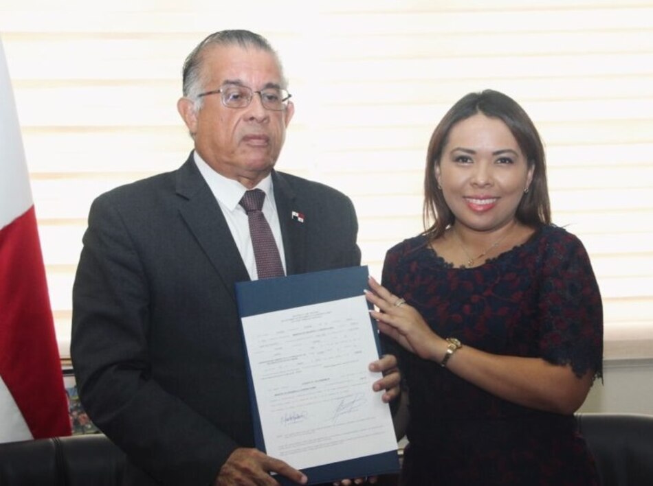 Exdirectora de Arap denuncia al ministro Valderrama y reclama el pago de $150 mil