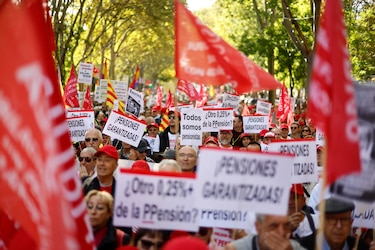 Unas 25,000 personas exigen en Madrid pensiones públicas dignas y rechazan privatización