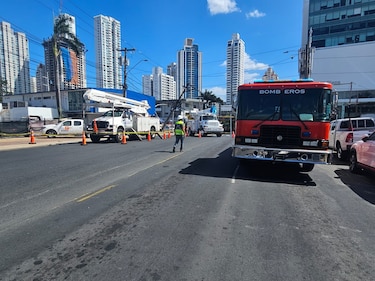 Accidente con grúa provoca cierre de Calle 50 y afecta suministro eléctrico en San Francisco