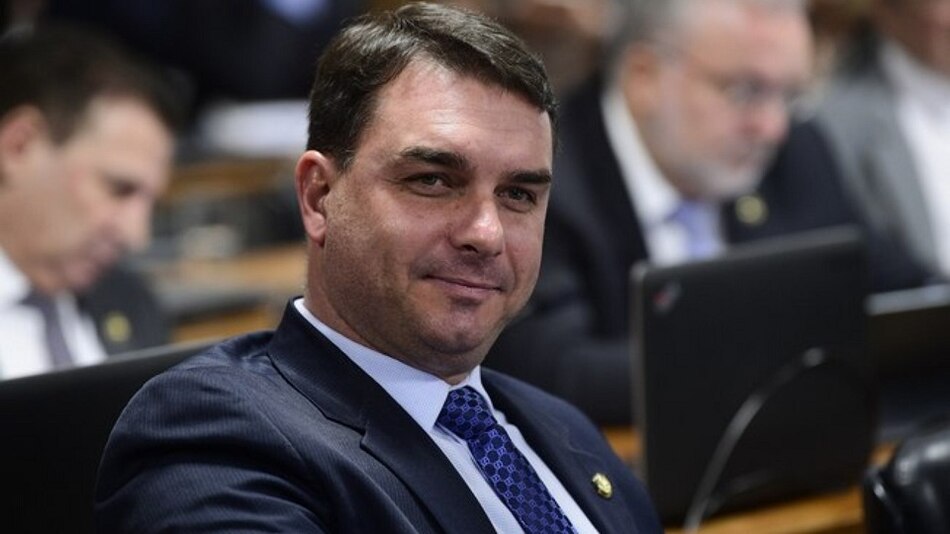 Gremios de prensa de Brasil condenan prohibición de difundir datos sobre caso contra hijo de Bolsonaro