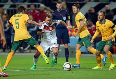 Alemania pasó problemas para empatar 2-2 con Australia
