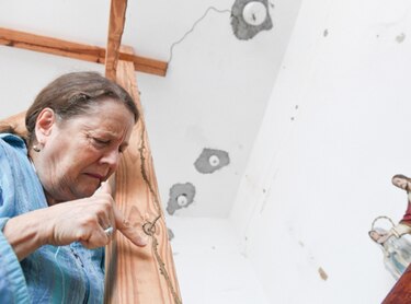 Residentes de P.H. Crystal temen por deterioro de losa y apuntalamientos