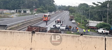 Policía detiene a más de 25 camioneros tras cierres de vías que paralizaron la capital y el sector oeste