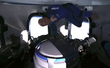 Bezos dice estar ‘atónito’ por ‘la belleza y la fragilidad’ de la Tierra vista desde el espacio