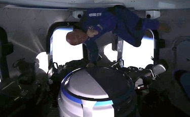 Bezos dice estar ‘atónito’ por ‘la belleza y la fragilidad’ de la Tierra vista desde el espacio