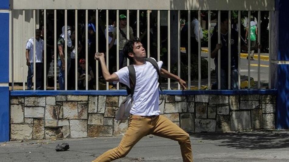 Tres muertos dejan manifestaciones contra reformas al seguro social en Nicaragua