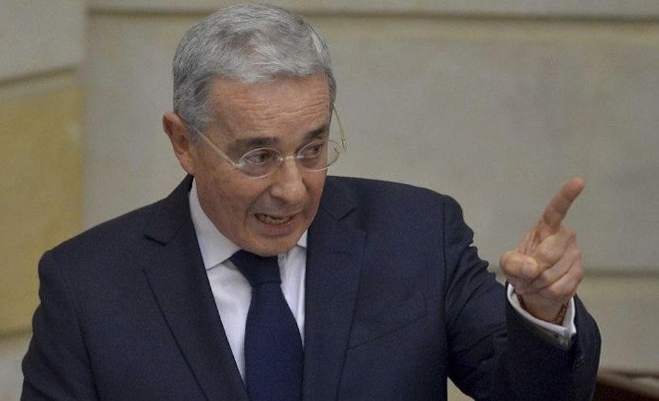 Uribe dice a Congreso de EU que Venezuela debe remover a Maduro