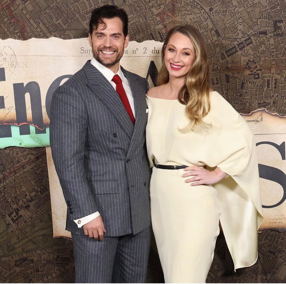 El actor Henry Cavill presenta a su novia en la alfombra roja