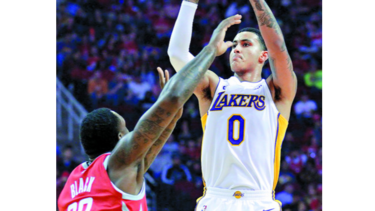 Kuzma y Lakers frenan a Harden