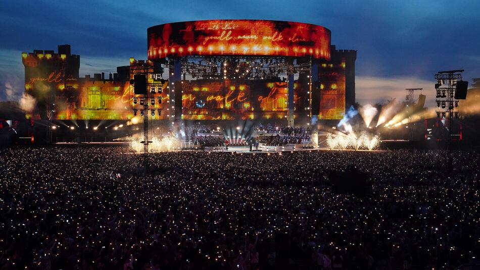 Concierto multitudinario y almuerzos en las calles para festejar la coronación del rey Carlos III