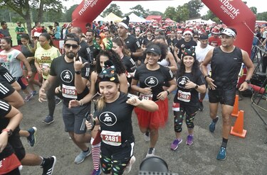 Cortés y Arias se llevan los honores en la tradicional carrera caminata ‘Santa Race’