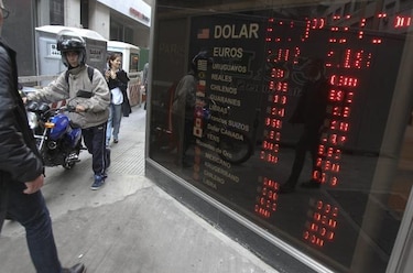 Argentina pide investigar 'juego a tres bandas' de fondos especulativos