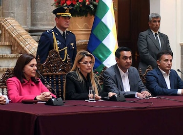 Bolivia expulsa a diplomáticos de España y México