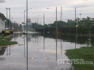 Inundaciones y deslizamientos de tierras se reportan en Colón
