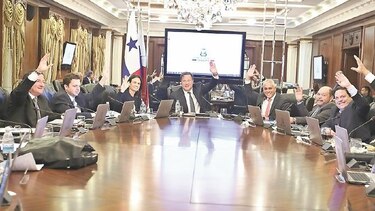 Presidente Juan Carlos Varela opta por su círculo y se aleja del perfil técnico