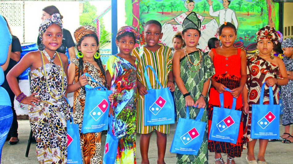 Concurso de atuendos de la etnia negra