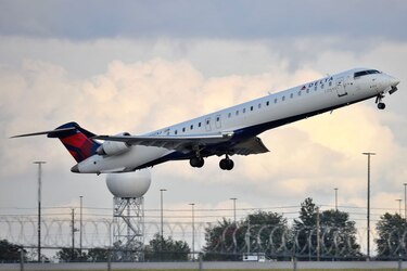 Avión de Delta Air Lines se accidenta al aterrizar en el Aeropuerto Pearson de Toronto