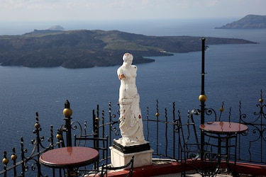 Unas 9,000 personas han abandonado Santorini por temor a la oleada de terremotos