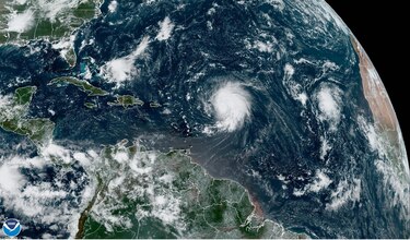 Alertan de olas de hasta 4.6 metros en Puerto Rico por el paso del huracán Lee