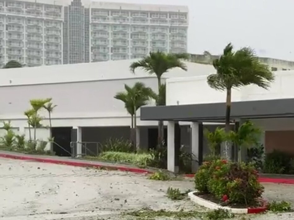 El tifón Mawar golpea con vientos extremos y causa cortes de luz en la isla de Guam