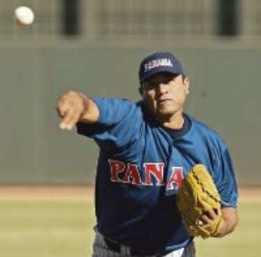 Miguel Gómez abrirá por Panamá ante España