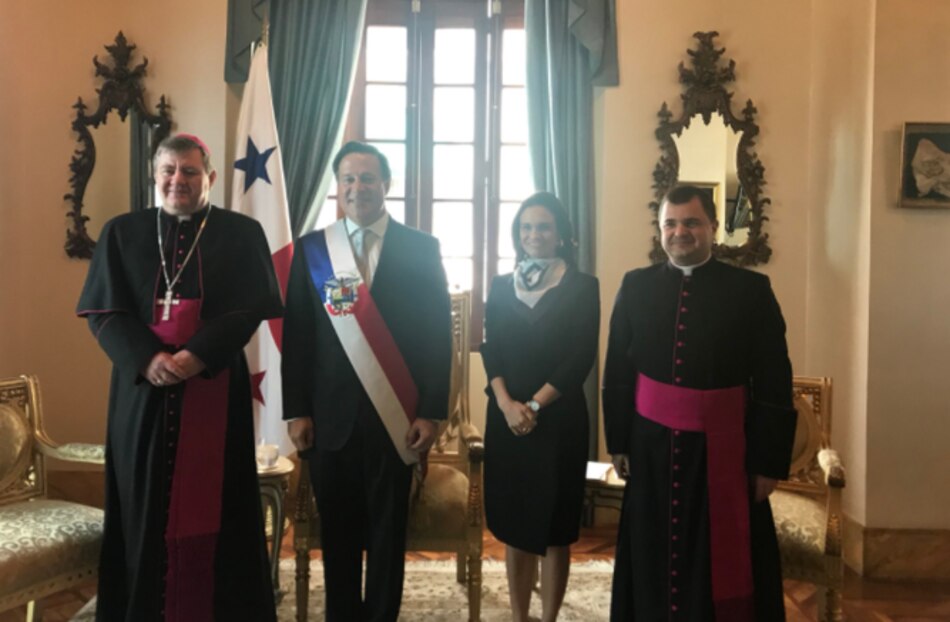 Nuevo nuncio apostólico Miroslaw Adamczyk entrega credenciales a Varela