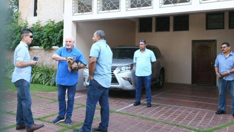 Ricardo Martinelli es excarcelado, pero tendrá que permanecer confinado en su residencia