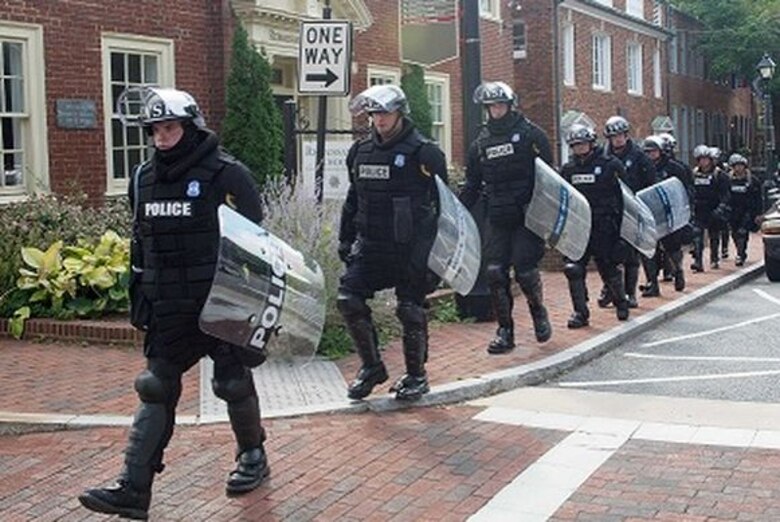 Tres muertos durante enfrentamientos raciales en Virginia