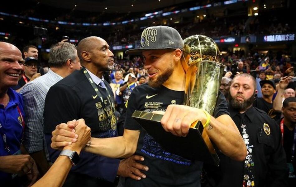 Warriors barren a los Cavaliers y se coronan campeones de la NBA