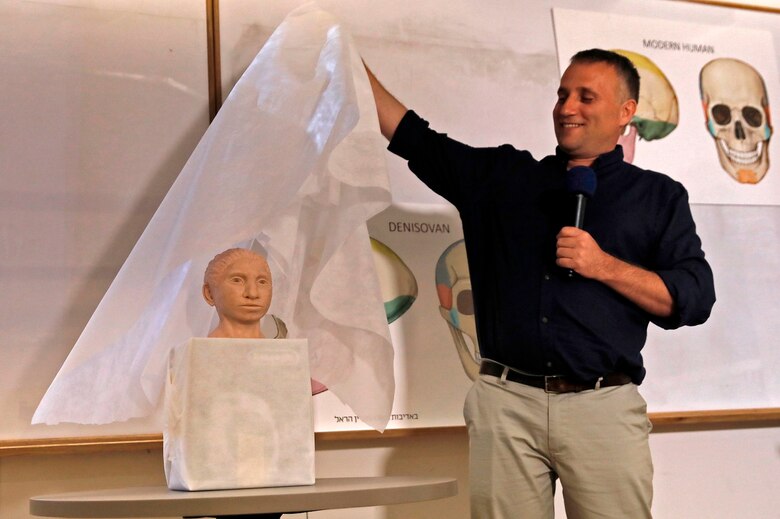 Científicos israelíes recrean la apariencia de un lejano primo del hombre