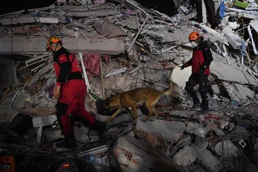 Al menos 26 muertos tras fuerte sismo que sacudió Turquía y Grecia