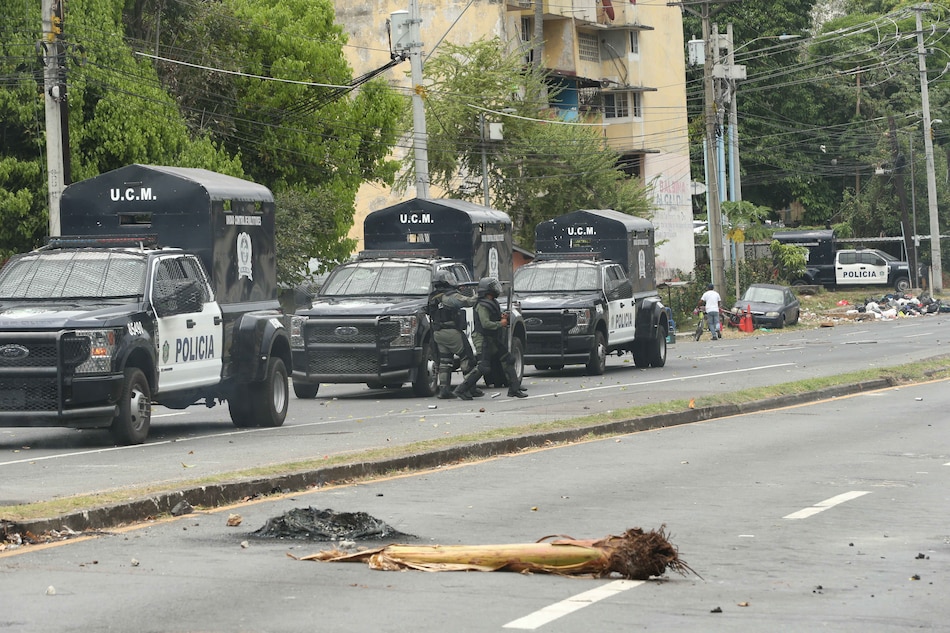 Abren investigación luego que agente de la Policía realizó disparos al aire en medio de la protesta en la Universidad