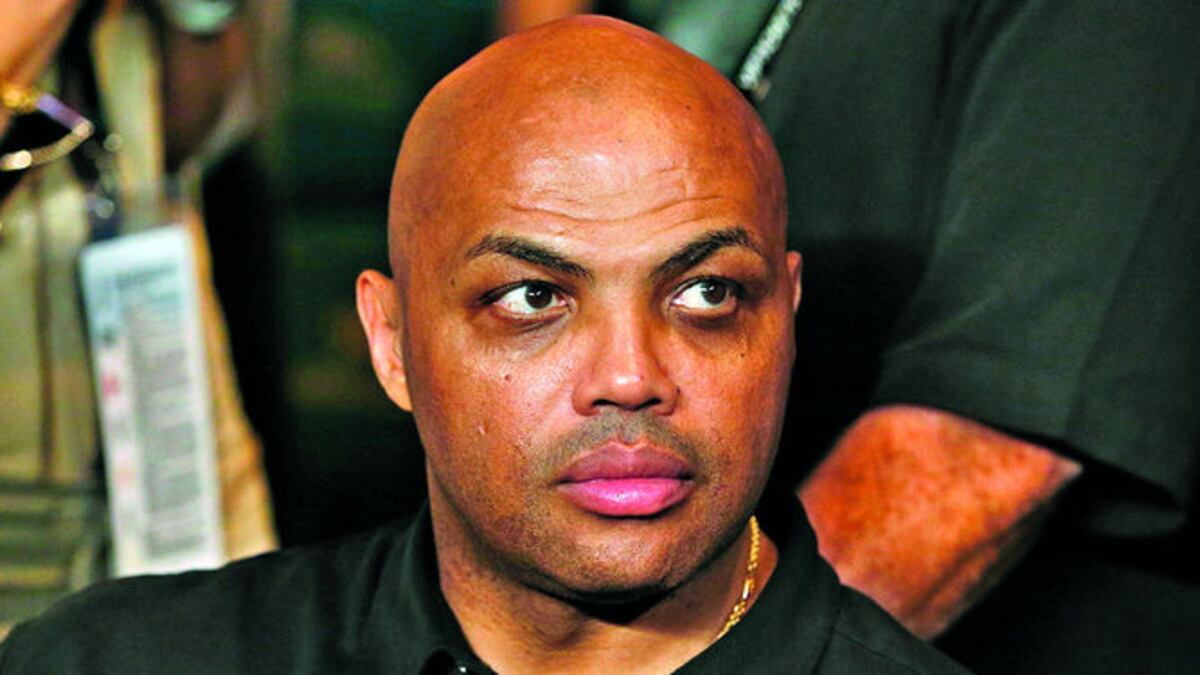 El exjugador y miembro del Salón de la Fama Charles Barkley catalogó a LeBron James de ‘llorón’.