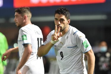 Ecuador prepara festejo, Uruguay revive y Argentina hunde a Chile