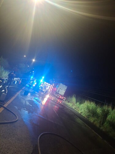 Camión con artículos electrónicos se incendia en la vía Centenario; no hubo heridos