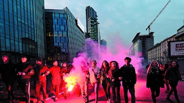 Los italianos protestan contra el fascismo