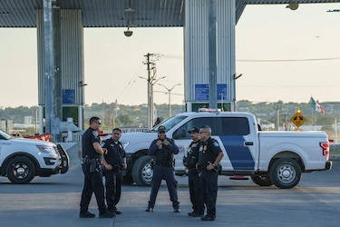 Estados Unidos aumentará ‘vuelos de deportación’ para inmigrantes varados en Texas