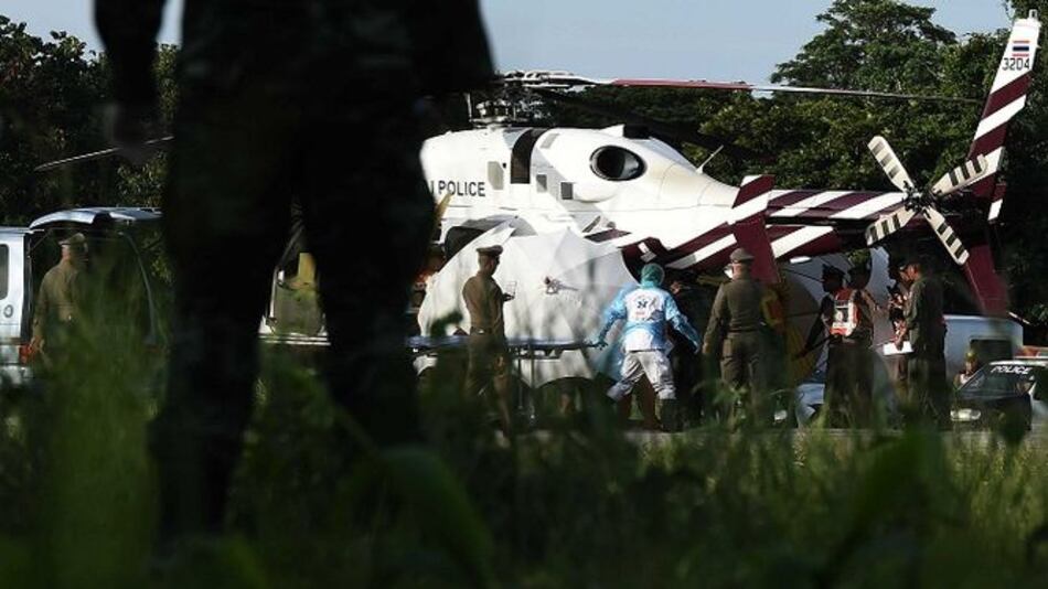 En Tailandia rescataron a otros 4 niños de la cueva, donde aún permanecen 5 personas