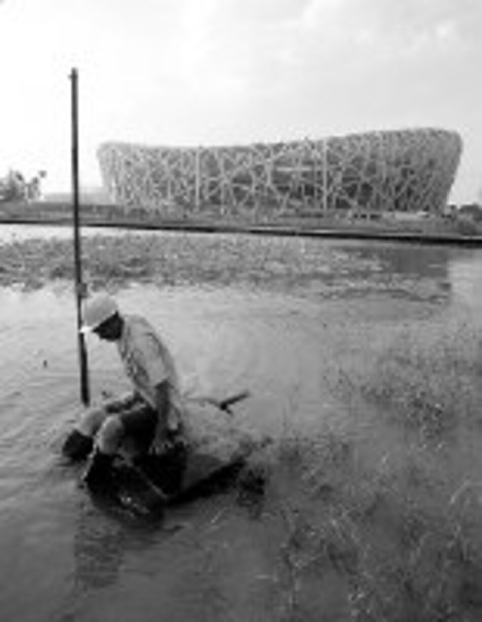 Artista chino que diseñó estadio muestra disgusto