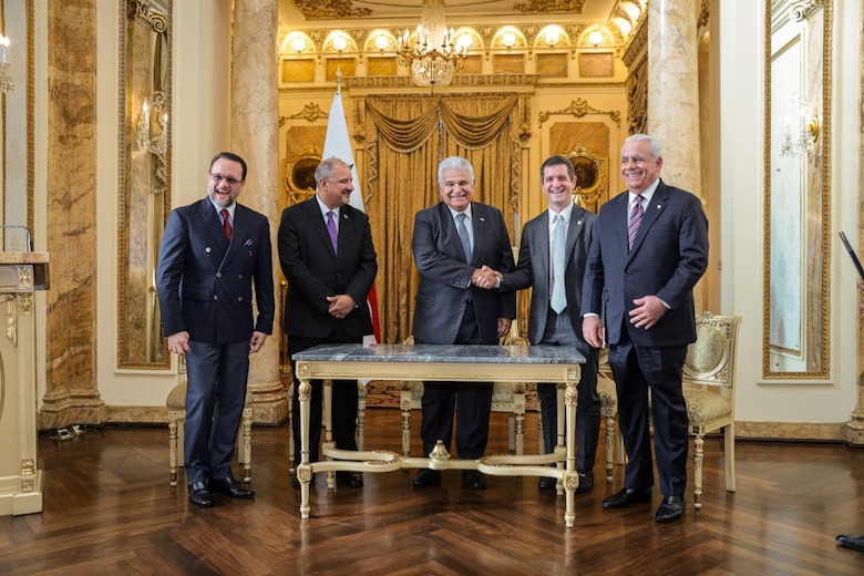 Mulino sanciona la ley que incorpora a Panamá al Mercosur