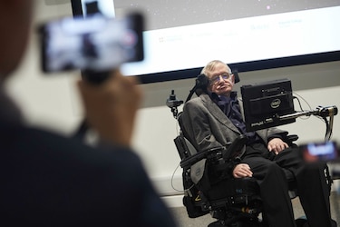 Fallece el físico británico Stephen Hawking a los 76 años