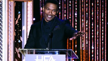 Jamie Foxx rescata a conductor de carro en llamas