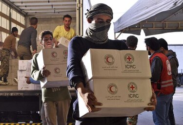Convoy de ONU entrega ayuda humanitaria en Siria por primera vez en varias semanas