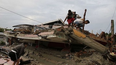 Ecuador reporta 233 muertos tras fuerte sismo
