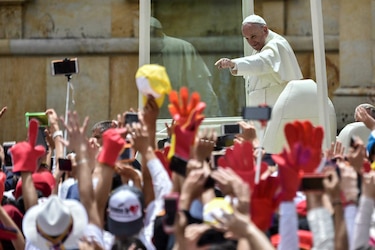 Papa Francisco insta a jóvenes colombianos a promover el perdón